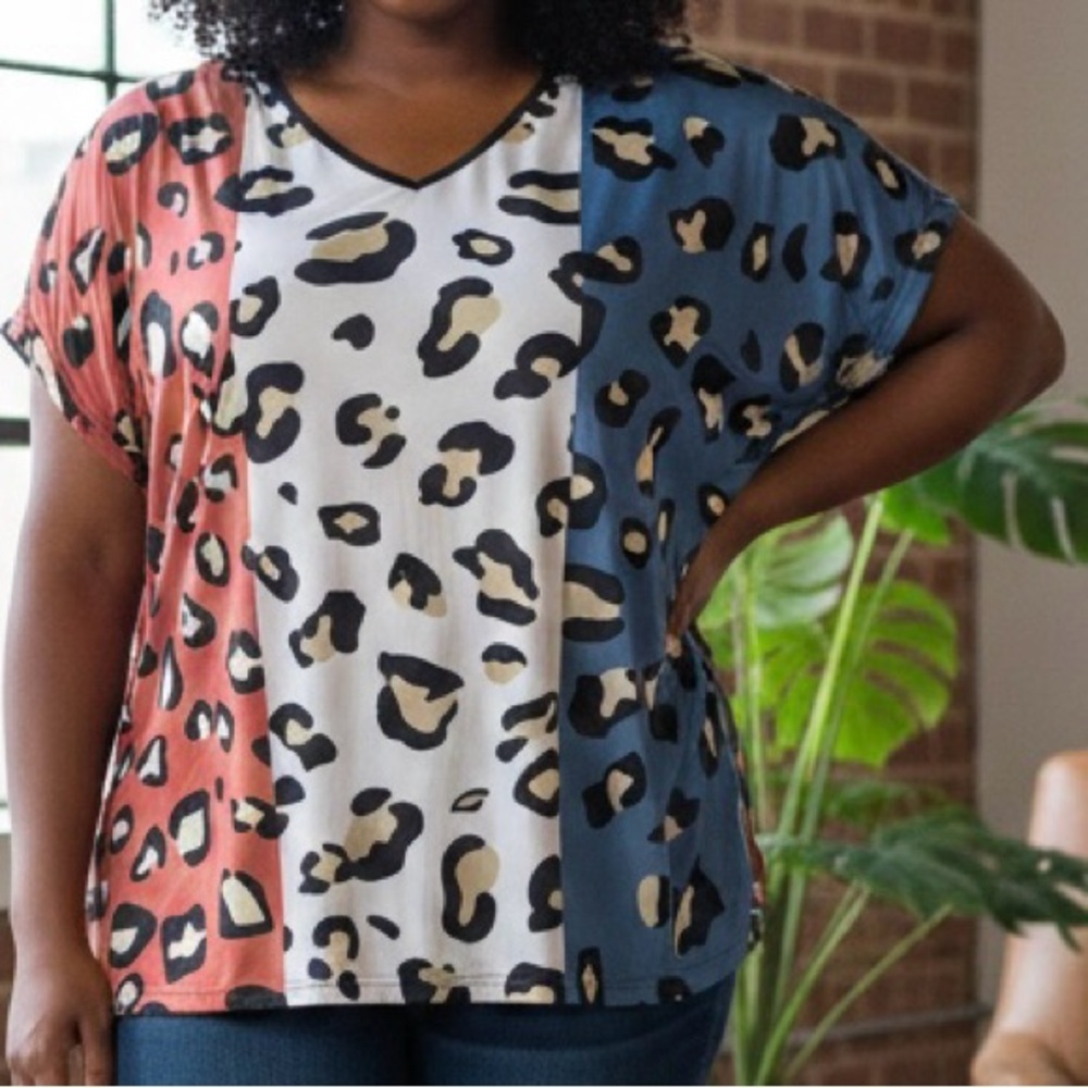 💙 NIBag Shein Animal Print V Neck Blouse